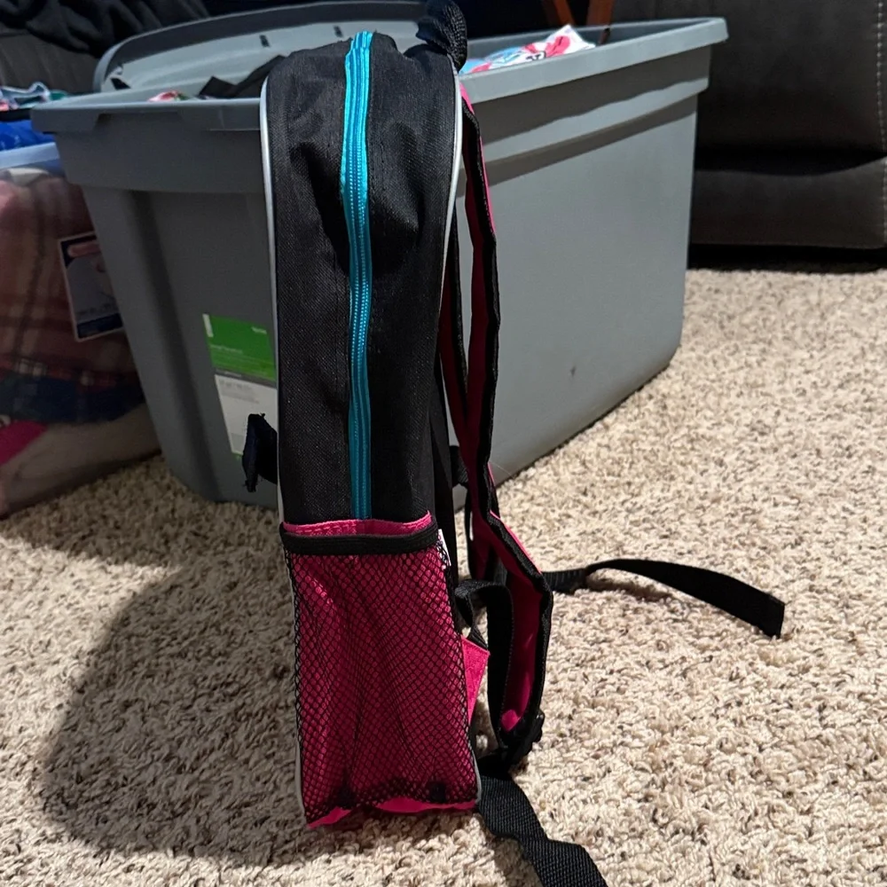 Monster High girls backpack with Velcro on front that hangs matching lunchbox - Picture 3 of 9